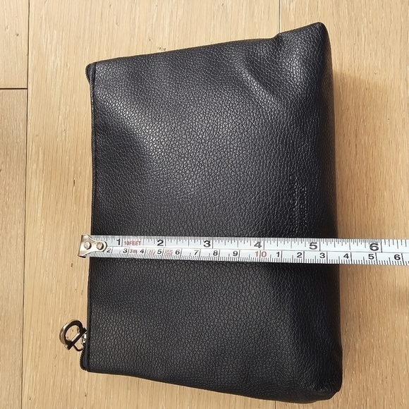 FERRAGAMO × Turkish Airlines Travel amenities kit - Picture 9 of 11